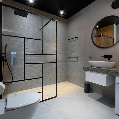 Exclusive Mostowa By Renters Prestige *