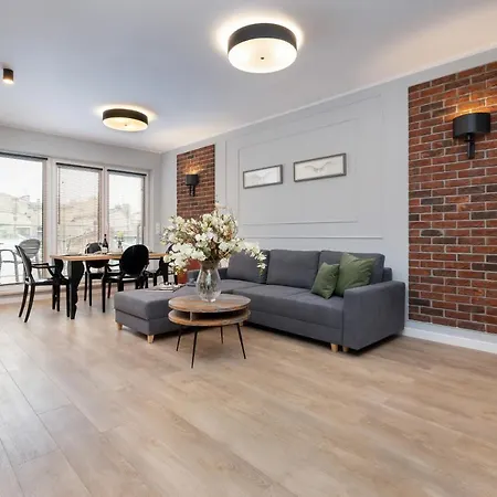 Exclusive Mostowa By Renters Prestige