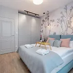 Exclusive Mostowa By Renters Prestige