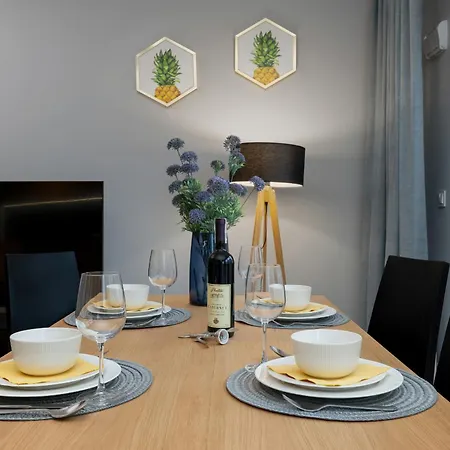 Exclusive Mostowa By Renters Prestige *